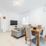 Awesome In With Swimming Pool