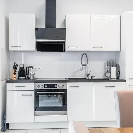Beautiful In With Kitchen Appartement
