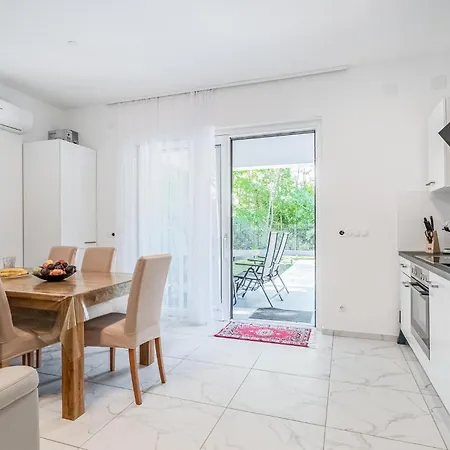 Beautiful In With Kitchen *