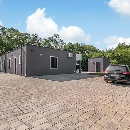 Apartament Awesome In With Swimming Pool